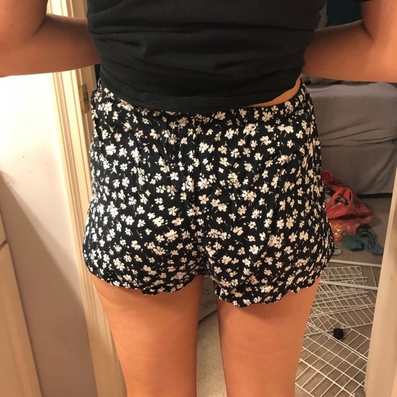 Brandy Melville floral black & white shorts - Picture 6 of 6
